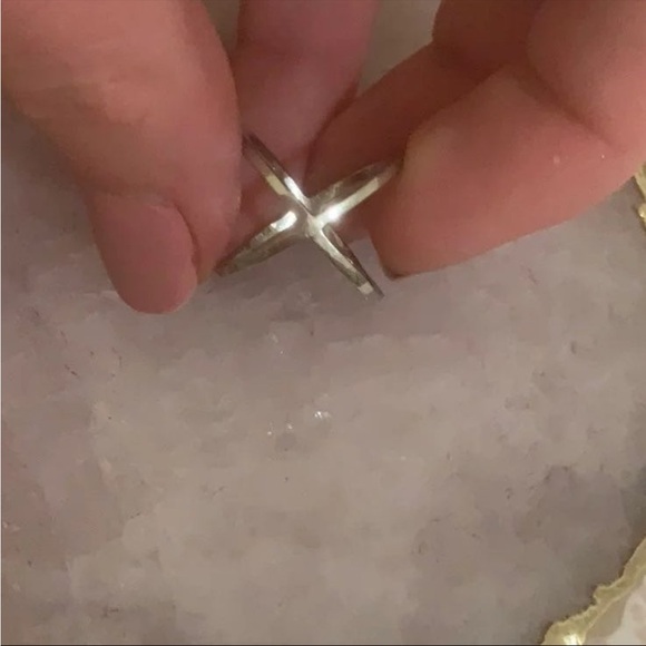 Bundle of two criss cross knuckle rings - Picture 6 of 9